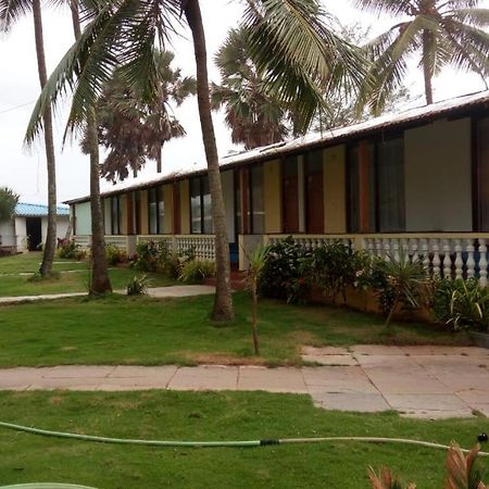 Rock Bite Hotel Morjim Luaran gambar