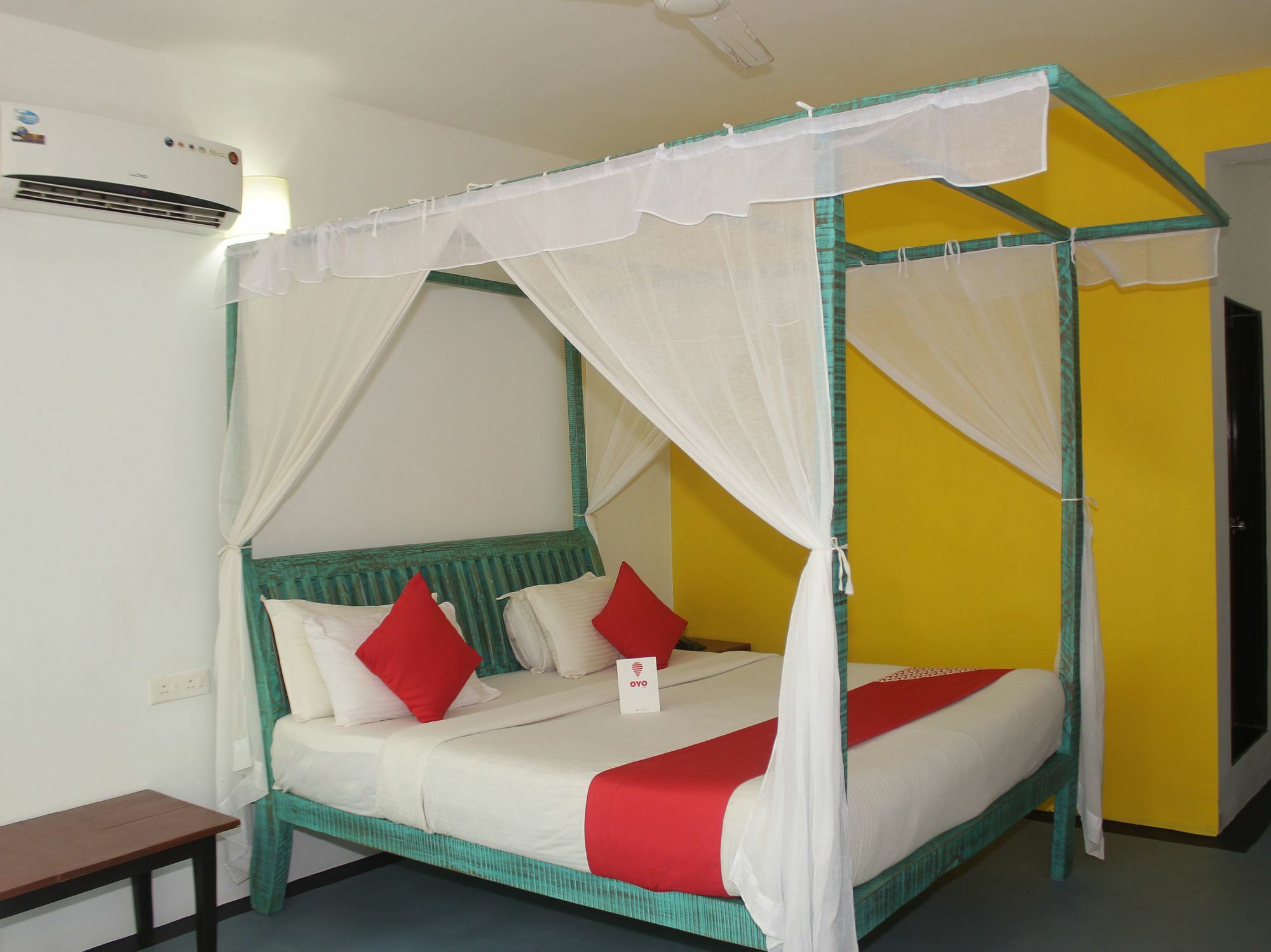 Rock Bite Hotel Morjim Luaran gambar